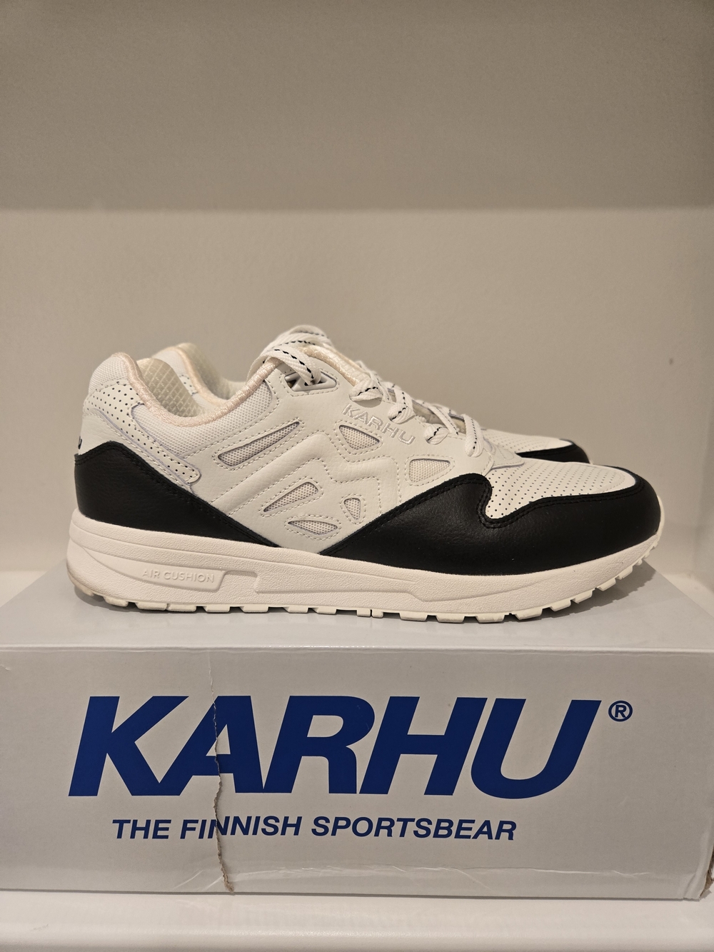 Karhu Men’s White and Black Aria Leather Sneakers